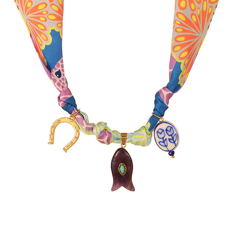 Bunte Glücksbringer-Halskette mit Hufeisen- und Fischmotiv - image 3