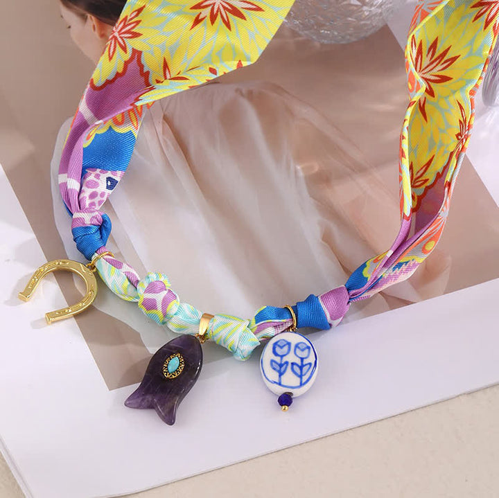 Bunte Glücksbringer-Halskette mit Hufeisen- und Fischmotiv - image 2