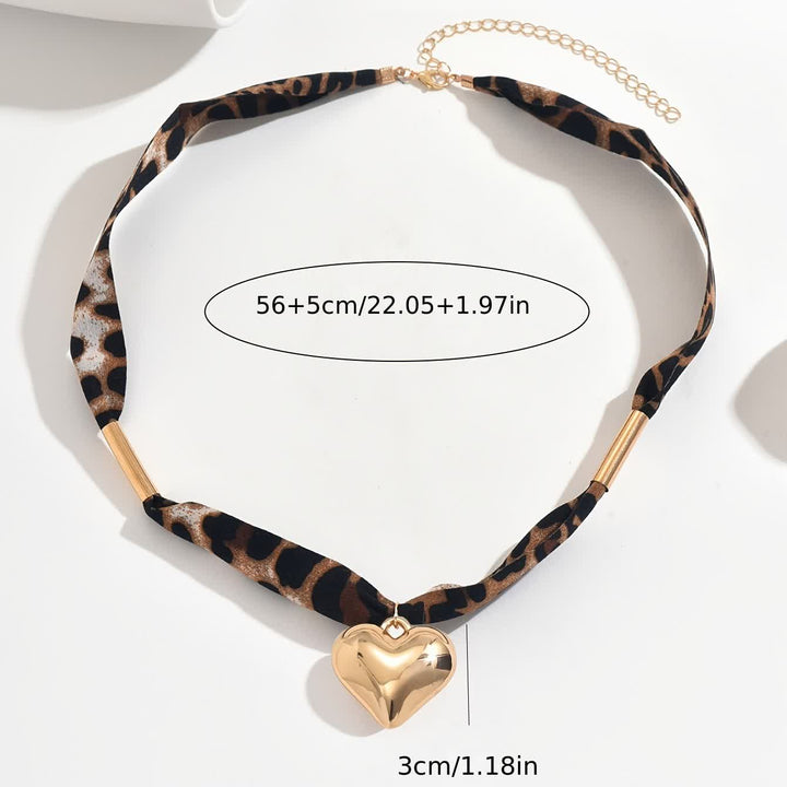 Halsband mit Schal und Halskette im Leopardenmuster „Wild Heart“ und goldenem Herzanhänger - image 5