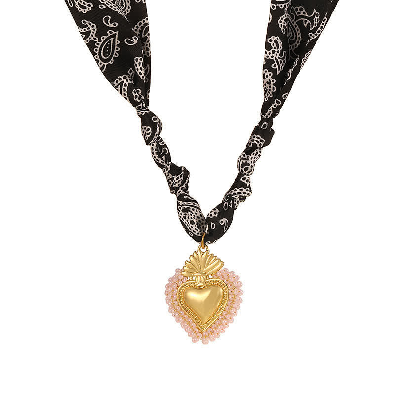 Kollektion handgeknüpfter Paisley-Bandana-Schals und -Halsketten mit dem Motiv des Heiligen Herzens - Schwarz & Rosa - image 6