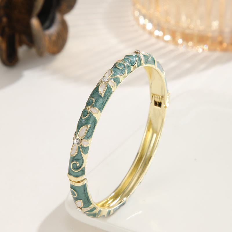 Goldfarbenes Emaille-Kleeblatt-Armband, farbenfrohes Tropfenöl-Armband für Damen - Fließender Sandgrün - image 4