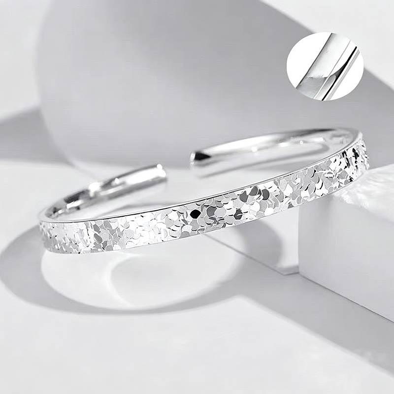Offenes, verstellbares Armband in Silberoptik mit Crushed-Ice-Textur für Damen - image 0