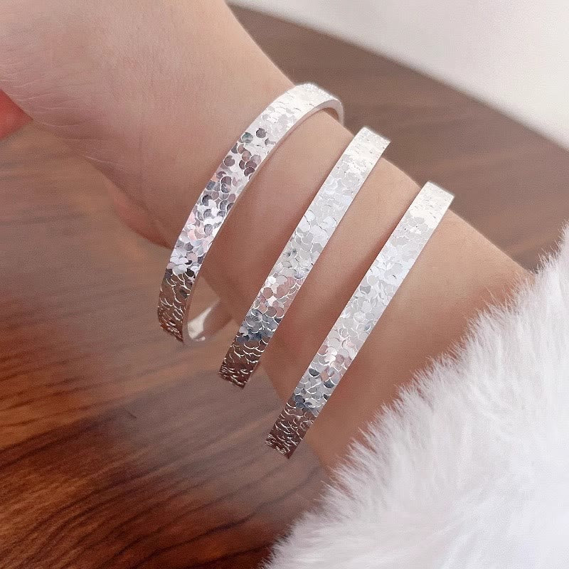 Offenes, verstellbares Armband in Silberoptik mit Crushed-Ice-Textur für Damen - image 2