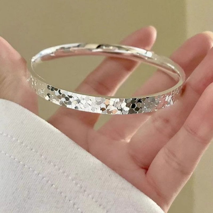 Offenes, verstellbares Armband in Silberoptik mit Crushed-Ice-Textur für Damen - image 6