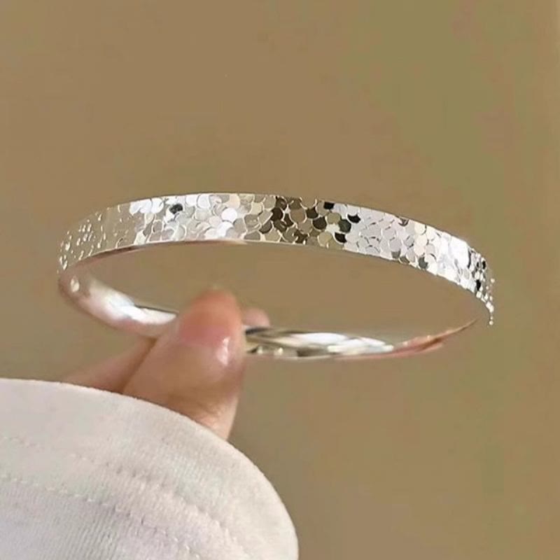 Offenes, verstellbares Armband in Silberoptik mit Crushed-Ice-Textur für Damen - image 5