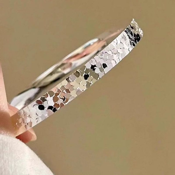 Offenes, verstellbares Armband in Silberoptik mit Crushed-Ice-Textur für Damen - image 8
