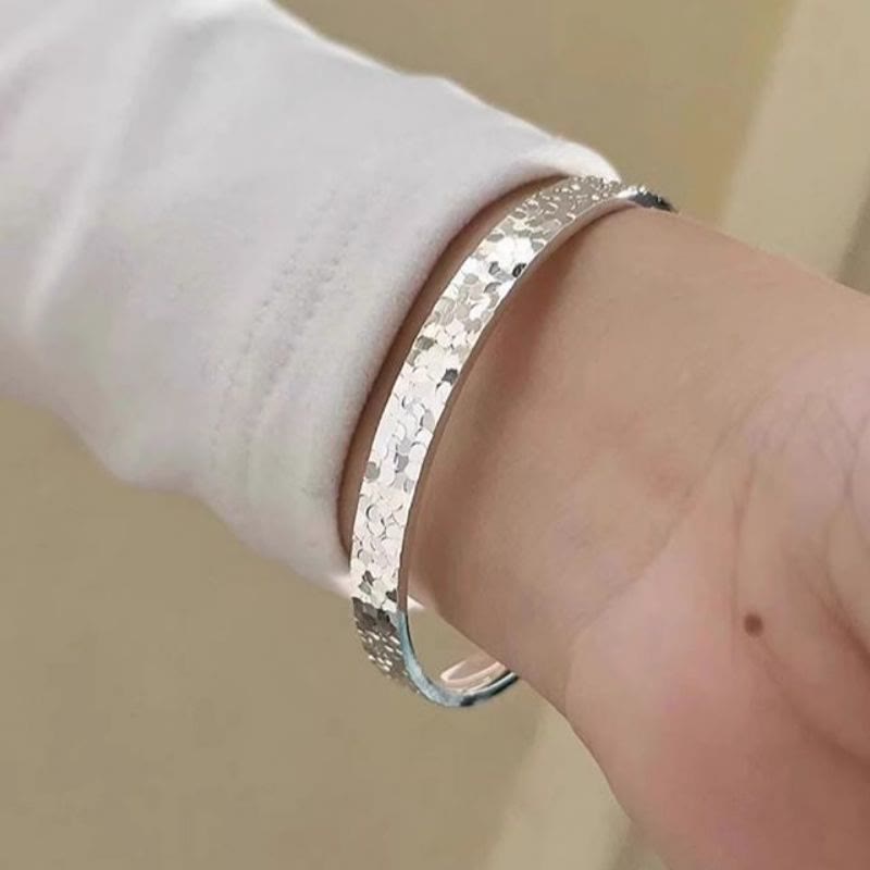 Offenes, verstellbares Armband in Silberoptik mit Crushed-Ice-Textur für Damen - image 4