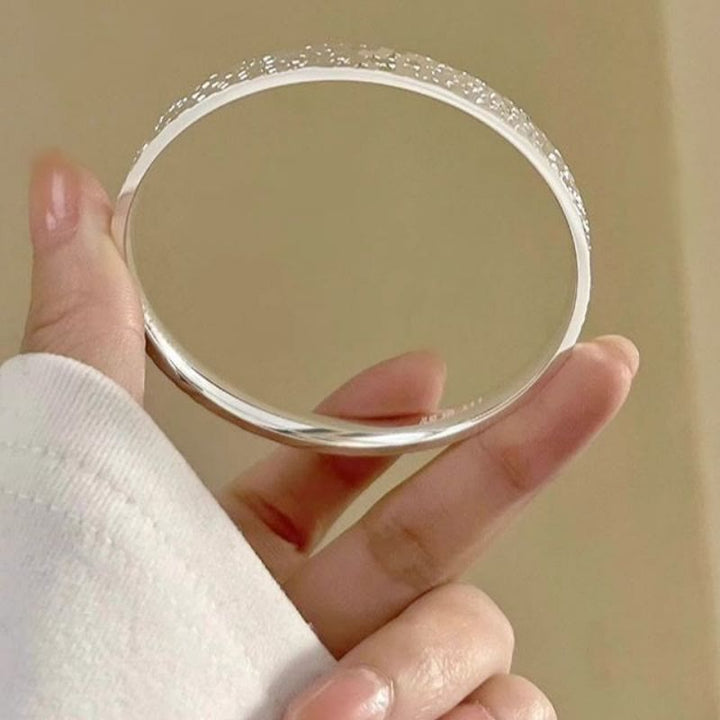 Offenes, verstellbares Armband in Silberoptik mit Crushed-Ice-Textur für Damen - image 7