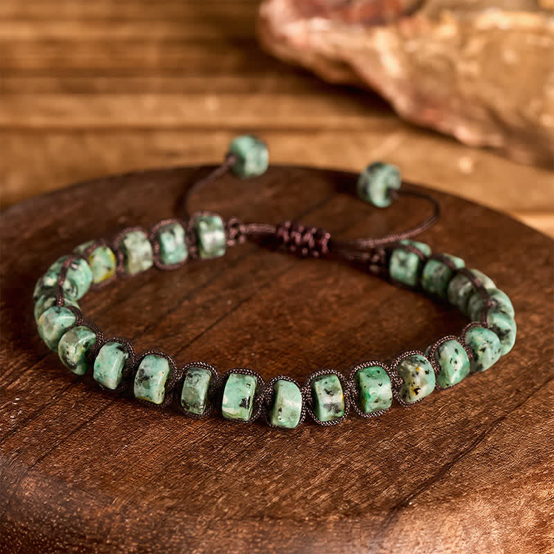 Handgefertigtes, verstellbares Makramee-Armband mit grünem Turmalinstein - image 2