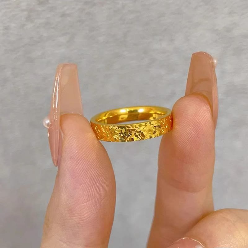 Damenring aus Titanstahl mit Crushed-Ice-Textur und Goldband - 4 mm - Verstellbare Öffnung - image 3
