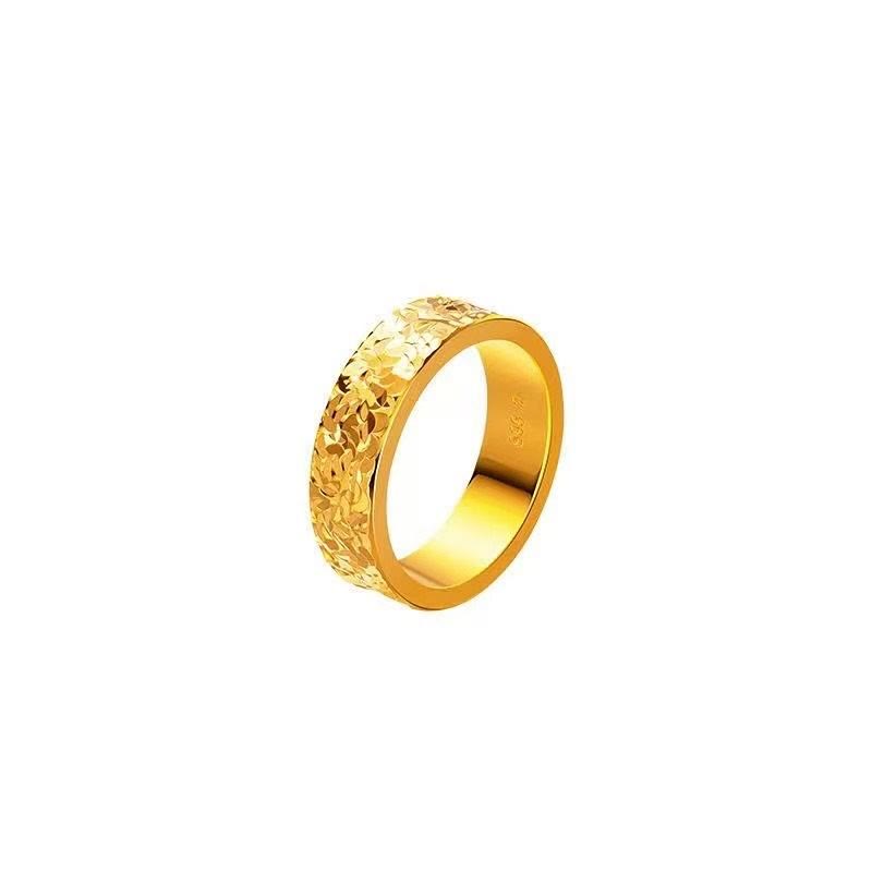 Damenring aus Titanstahl mit Crushed-Ice-Textur und Goldband - image 7