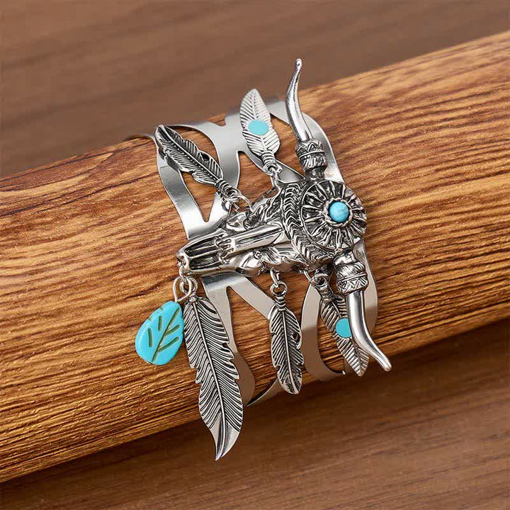 Armband mit offenem Ärmelband und Kuhschädelmotiv aus dem Südwesten, verziert mit Türkisfedern - image 4