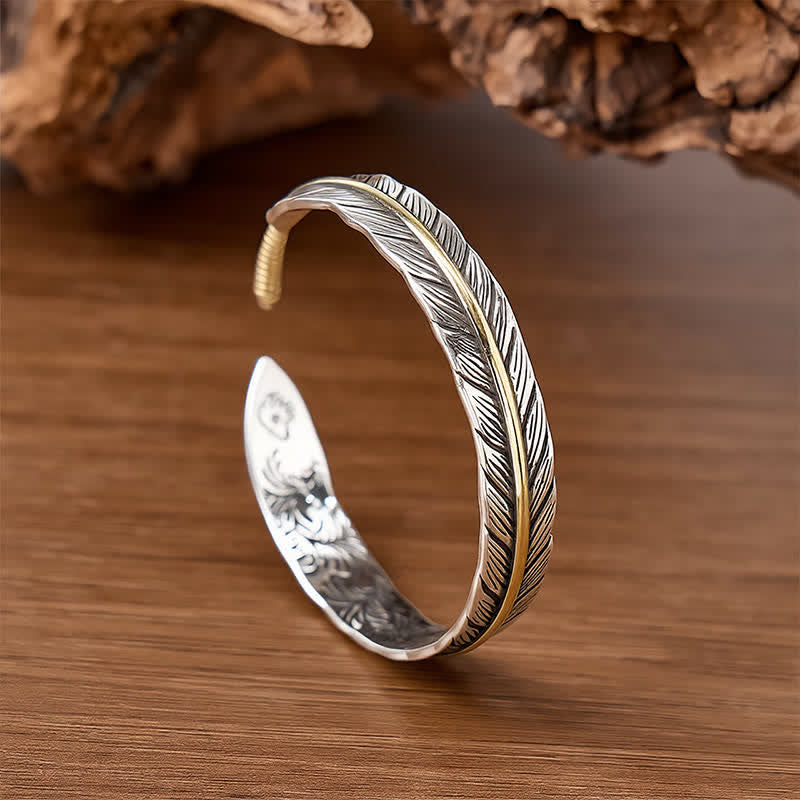Zweifarbiges Armband mit offenem Armreif und Feder-Totem - Silber & Bronze - image 0