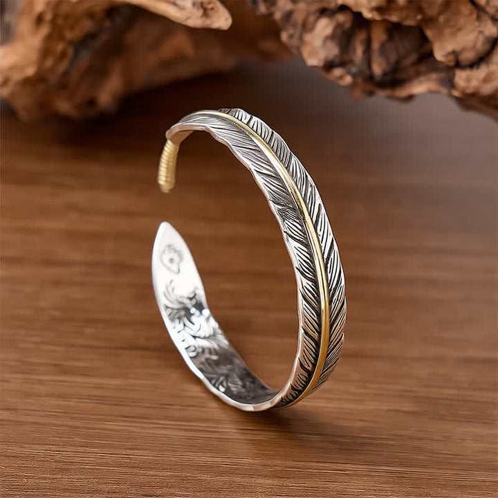 Zweifarbiges Armband mit offenem Armreif und Feder-Totem - Silber & Bronze - image 0