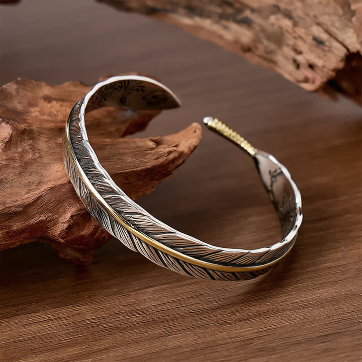 Zweifarbiges Armband mit offenem Armreif und Feder-Totem - image 3