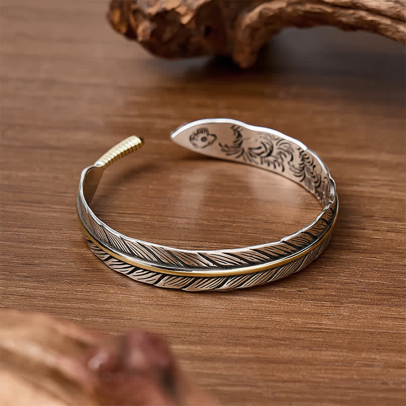 Zweifarbiges Armband mit offenem Armreif und Feder-Totem - image 4