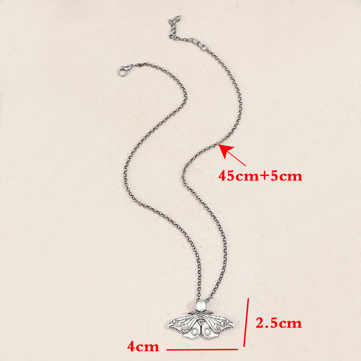 Halskette mit Anhänger „Motte & Mondphasen“ - image 4
