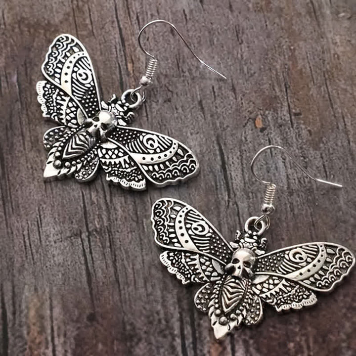 Hexenhafte Vintage-Gothic-Ohrringe mit Totenkopfmotiv und Motte - image 3