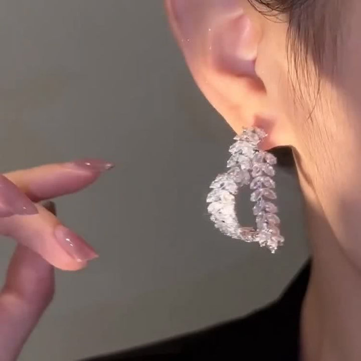 Endlose Liebe Herz-Creolen mit Zirkonia-Einlage und Weizenkorn - image 3