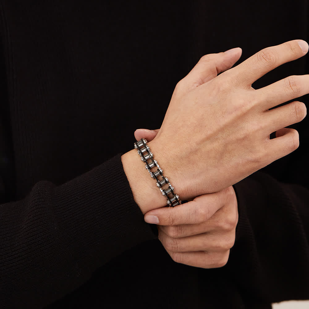 Stilvoll unterwegs: Furchtloses Motorrad-Fahrradkettenarmband - image 1