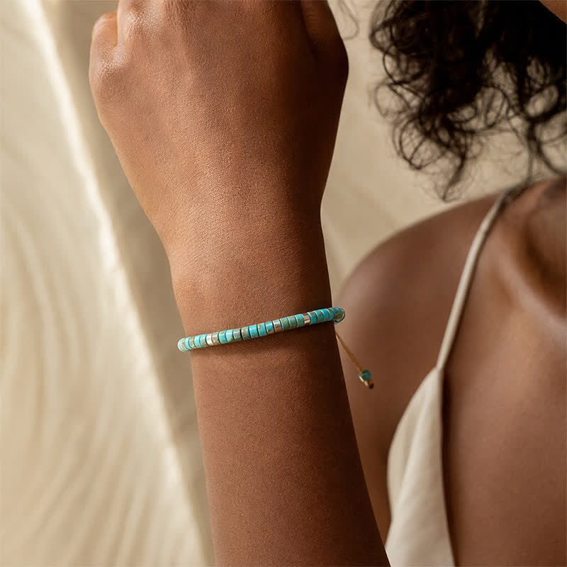 Türkisfarbenes Scheibenperlenarmband mit verstellbarer Kordel - image 1