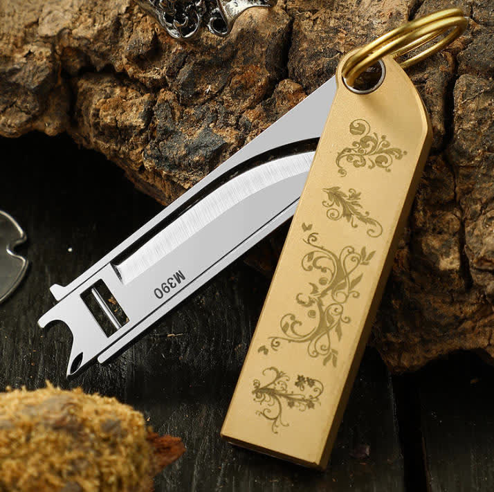 Kompakter, eleganter, goldgemusterter Klappmesser-Schlüsselanhänger aus Messing - Messing - image 2