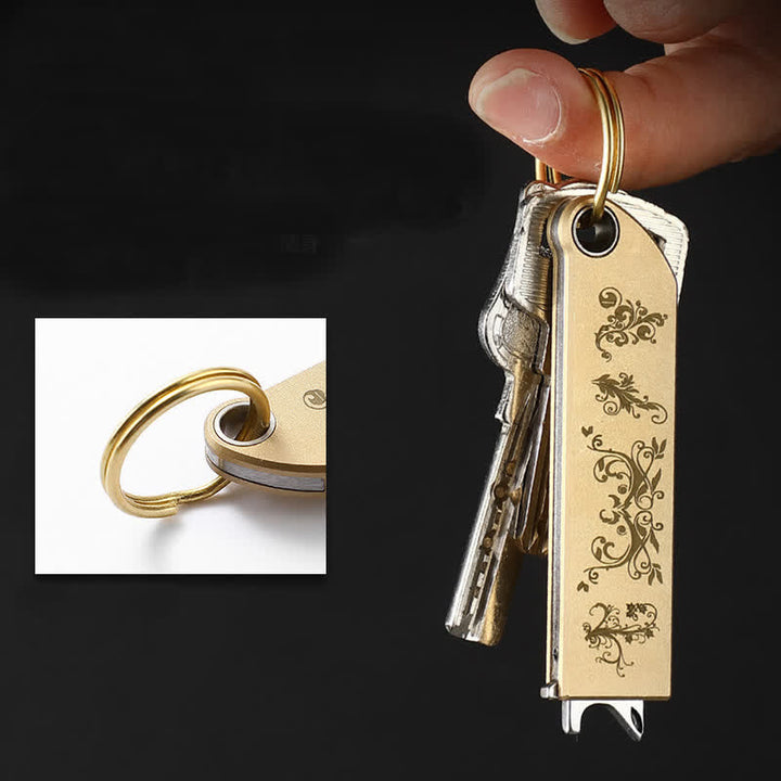 Kompakter, eleganter, goldgemusterter Klappmesser-Schlüsselanhänger aus Messing - image 1