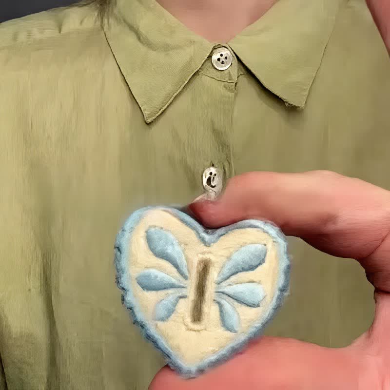 Dekorativer, herzförmiger, bestickter, abnehmbarer Accessoire-Knopfhaken - Blau - image 1