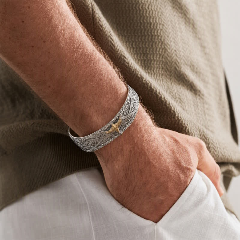 Offenes Armband mit Scrollgravur und westlichem Adlermotiv - image 1