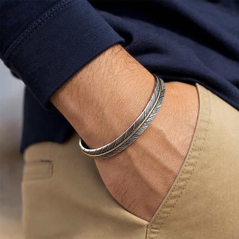 Zweifarbiges Armband mit offenem Armreif und Feder-Totem - image 1
