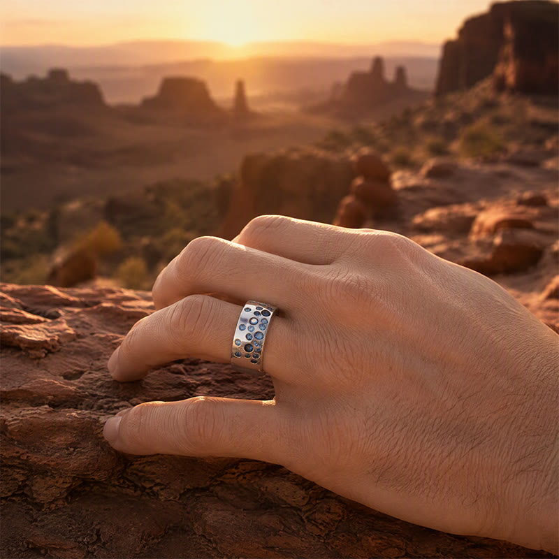 Vintage-Ring mit breitem Band und mehrfarbigen Strasssteinen - image 1