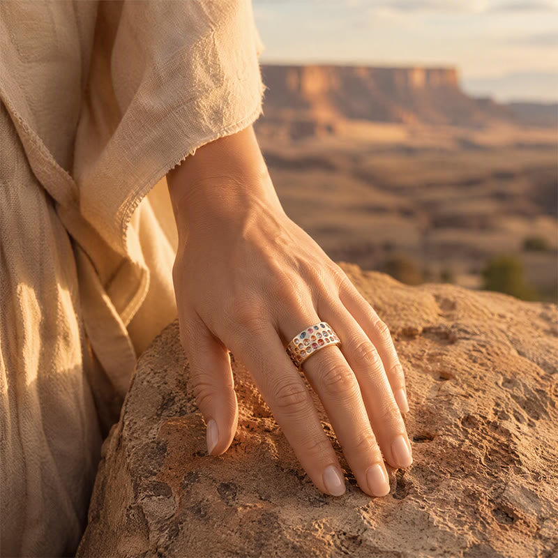 Vintage-Ring mit breitem Band und mehrfarbigen Strasssteinen - image 6