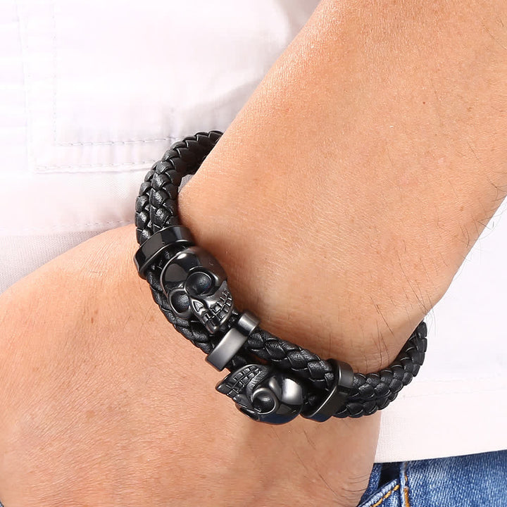 Gothic Doppel-Totenkopf-Armband aus geflochtenem Echtleder - image 1