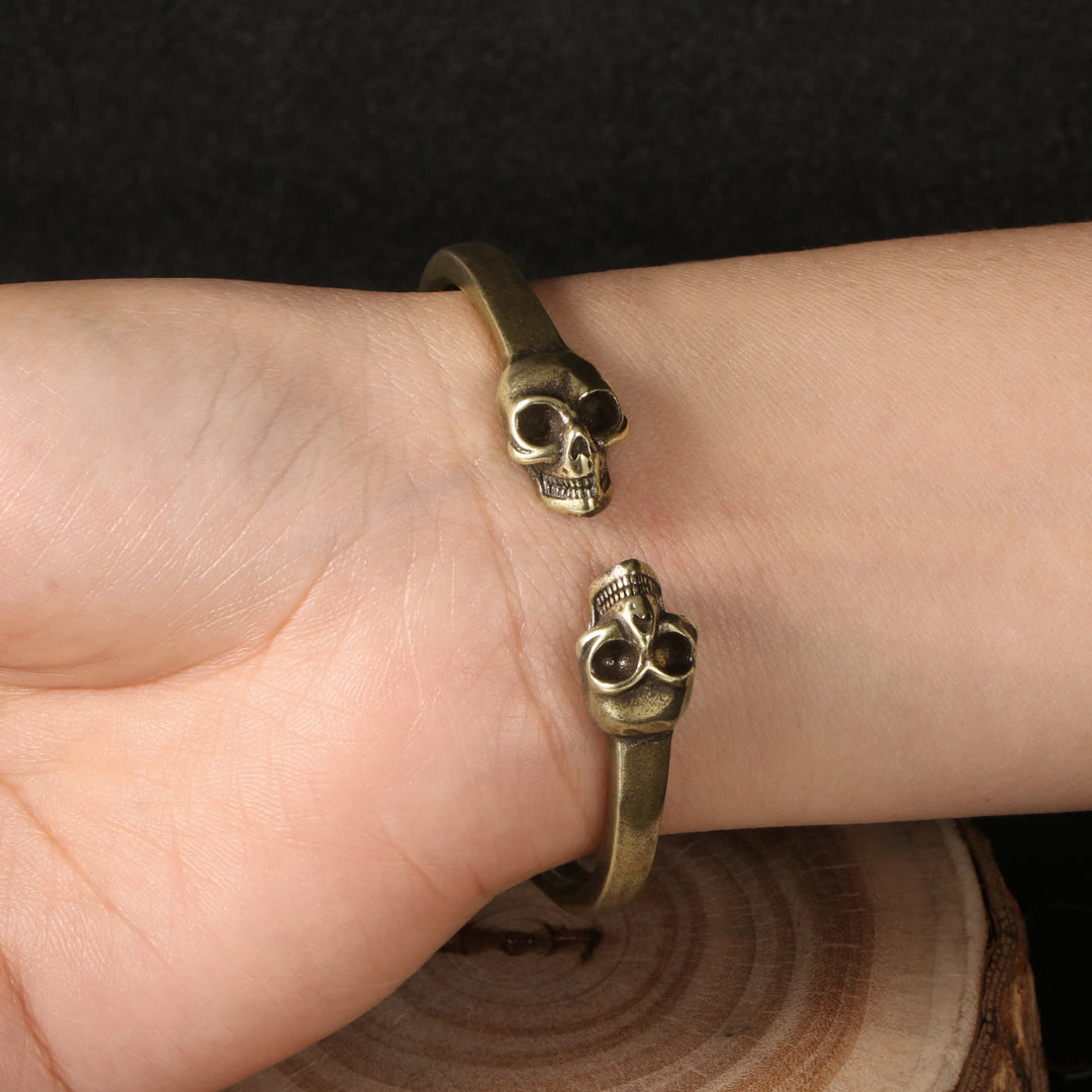 Gothic Bronze Doppelschädel Schweres Messing Offenes Armband - image 1
