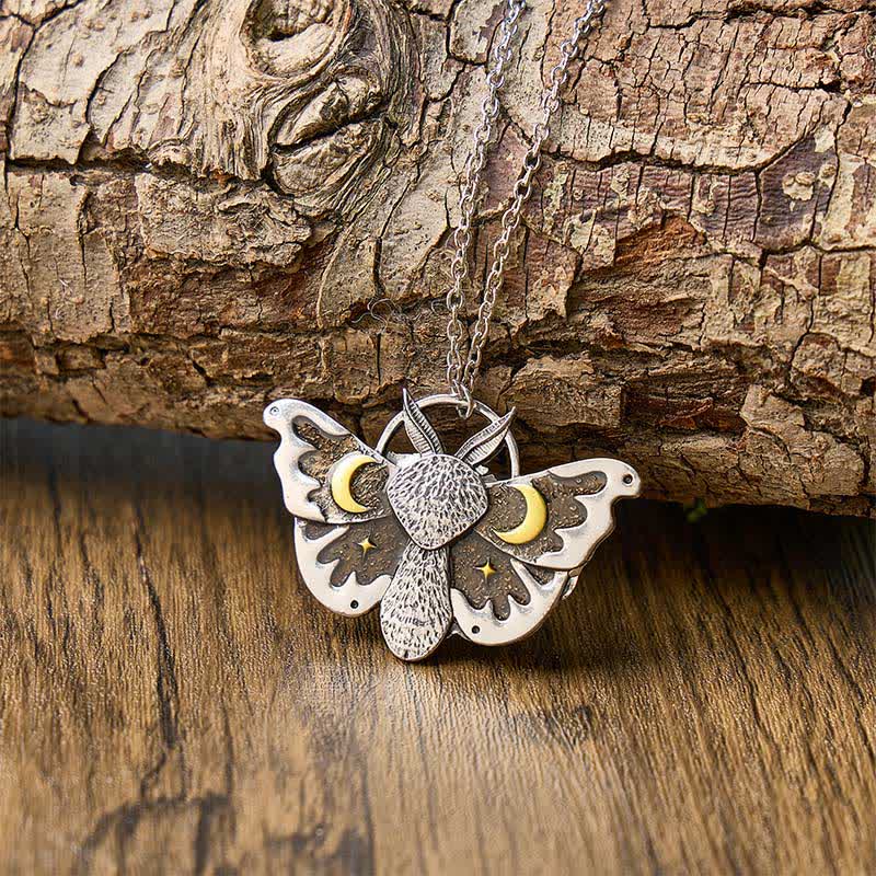 Gothic Moons & Stars Celestial Luna Moth Necklace - Silber - image 0