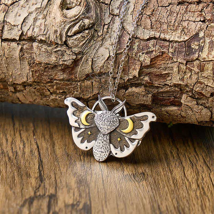 Gothic Moons & Stars Celestial Luna Moth Necklace - Silber - image 0