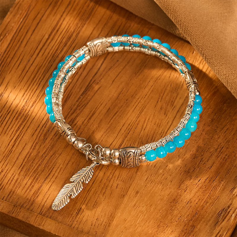 Vintage Boho Armreif mit rundem, mehrfarbigem Stein und silberfarbenem Federanhänger, verstellbar - image 3