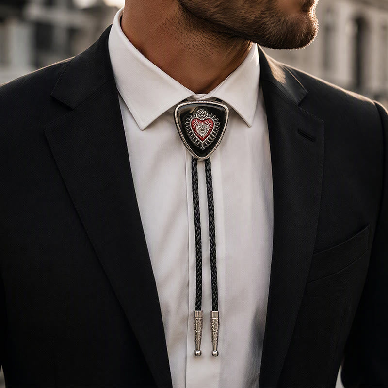 Gothic Western Bolo-Krawatte mit schwarzem Emaille-Motiv und Herz-Sakral-Motiv - image 1