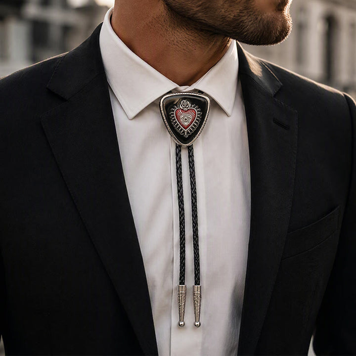 Gothic Western Bolo-Krawatte mit schwarzem Emaille-Motiv und Herz-Sakral-Motiv - image 1