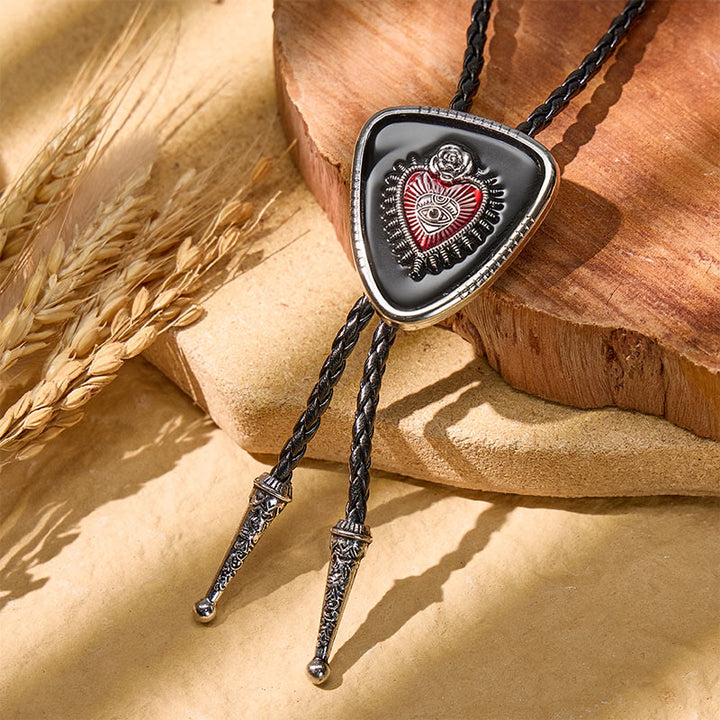 Gothic Western Bolo-Krawatte mit schwarzem Emaille-Motiv und Herz-Sakral-Motiv - Schwarz - image 0