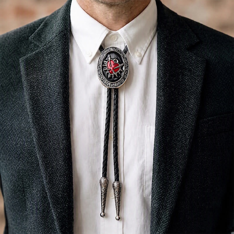Gothic Bolo-Krawatte mit schwarzem Emaille-Flammenherz im Western-Stil - image 1