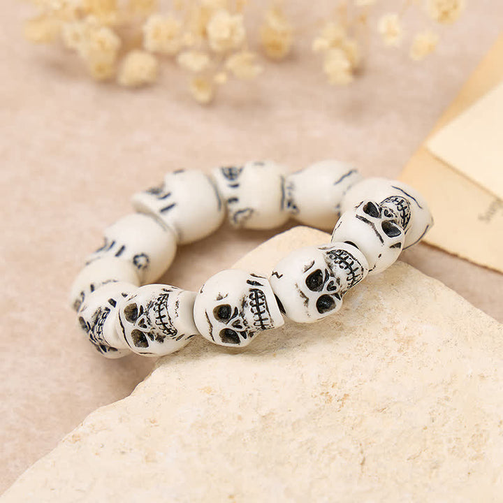 Punk-Armband mit geschnitztem Totenkopf aus Harzperlen - image 6