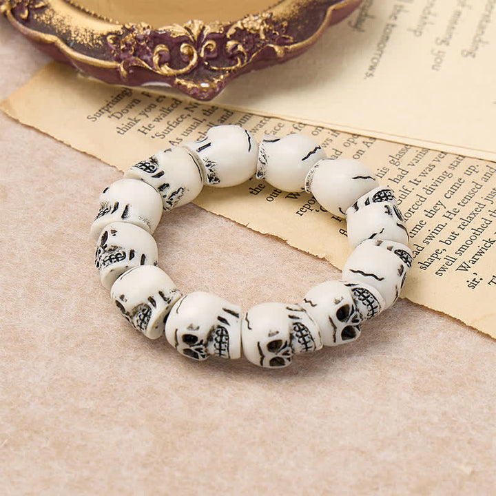 Punk-Armband mit geschnitztem Totenkopf aus Harzperlen - image 7