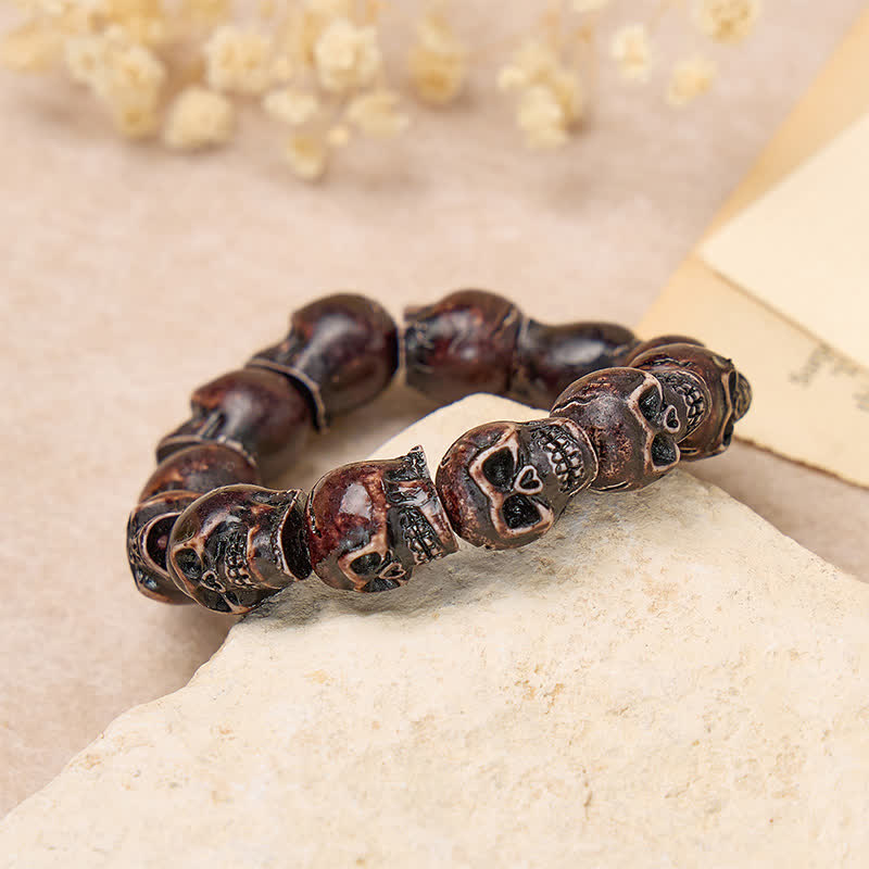 Punk-Armband mit geschnitztem Totenkopf aus Harzperlen - image 9
