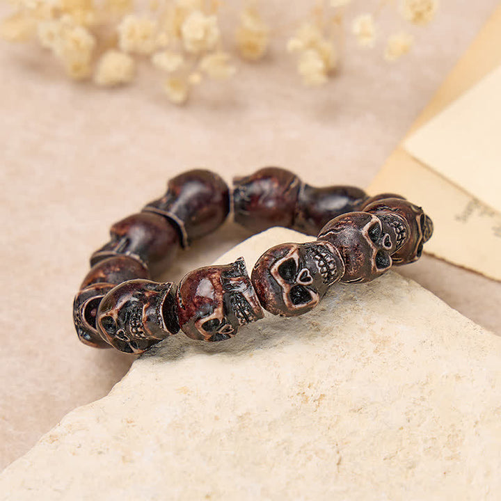 Punk-Armband mit geschnitztem Totenkopf aus Harzperlen - image 9