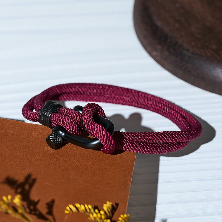 Minimalistisches Armband aus schwarzem Edelstahl mit U-Verschluss im Mailänder Stil - image 0