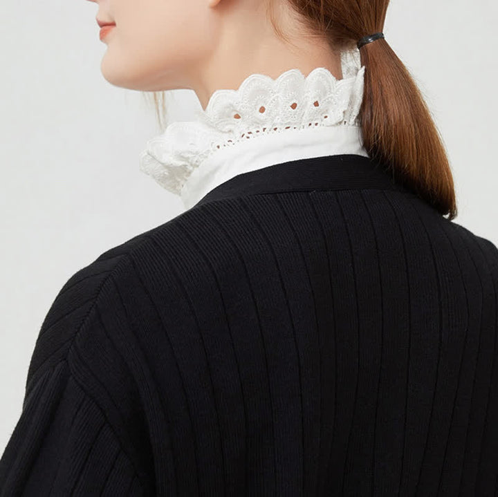 Damen-Kleid mit weißem Lochspitzenkragen, Rüschen und abnehmbarem Stehkragen - image 3