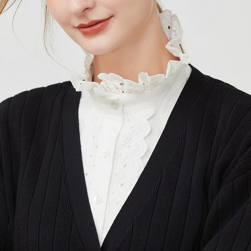 Damen-Kleid mit weißem Lochspitzenkragen, Rüschen und abnehmbarem Stehkragen - image 0