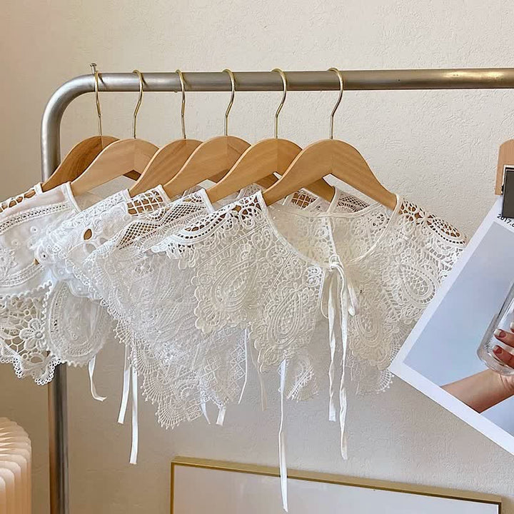 Weißes Häkelspitzen-Cape für Damen mit abnehmbarem Zierkragen - image 2