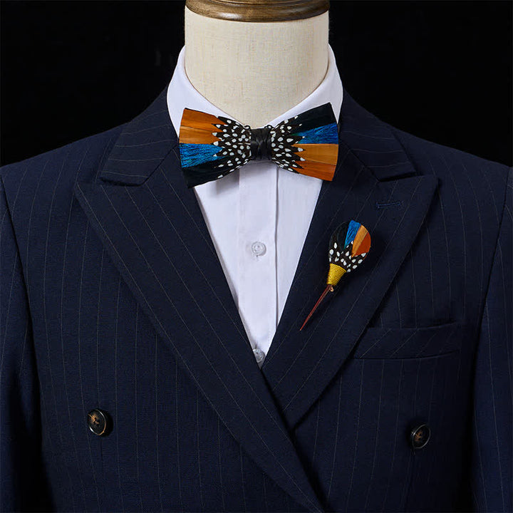 Fliege mit orange-blauen Savannenflecken und Polka-Dots sowie Anstecknadel - image 1